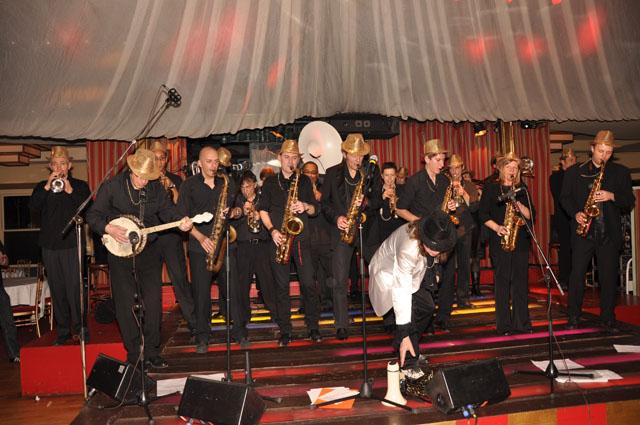 min 2011 03 08 mardi brass band 386